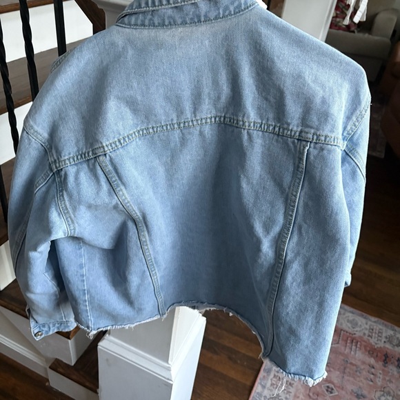 Women’s Distressed Light Wash Jean Jacket Amazon - Picture 6 of 7